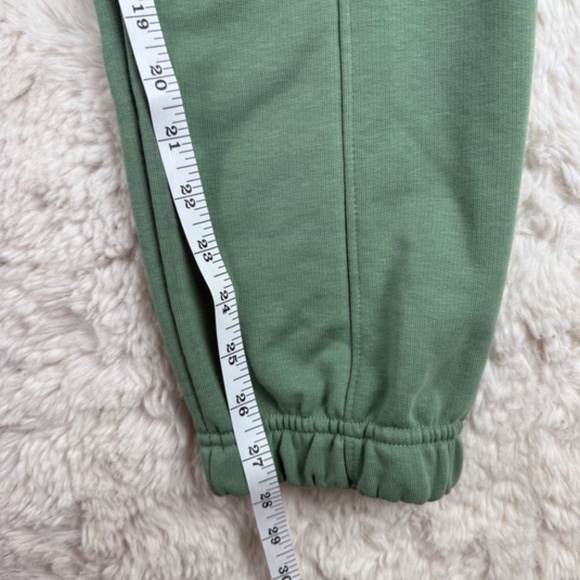 On Cloud Running NWOT Club Pants Women's Recovery Sweatpants Green Small - Picture 5 of 9